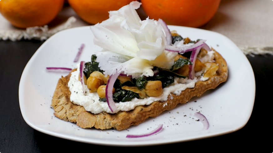 Bruschetta rustica con verdure e Raspadura Bella Lodi.