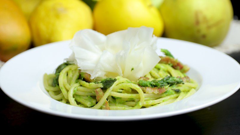 Pasta con asparagi, pancetta e Raspadura lodigiana Bella Lodi