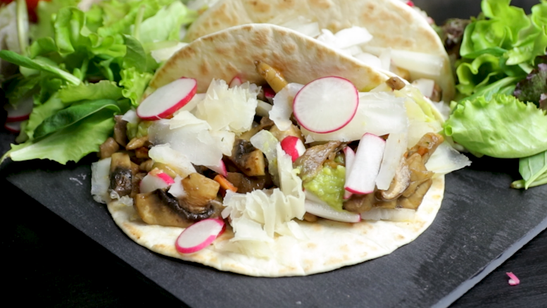 Tacos con funghi e Raspadura lodigiana Bella Lodi