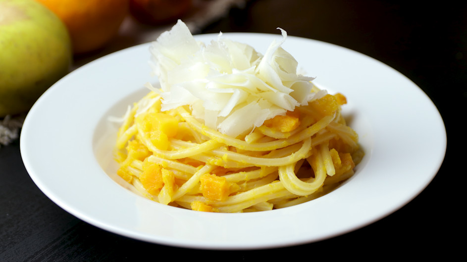 Spaghetti al rag&ugrave; di zucca con Raspadura lodigiana Bella Lodi