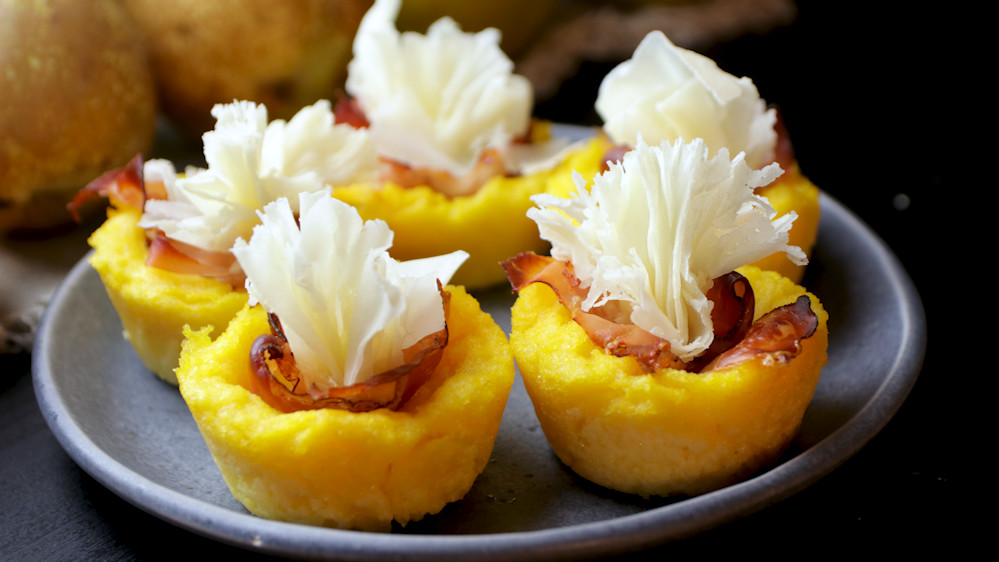 Cestini di polenta con speck e Raspadura lodigiana Bella Lodi