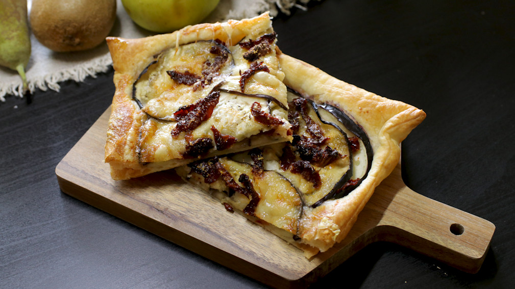 Torta di sfoglia con melanzane e Raspadura Bella Lodi