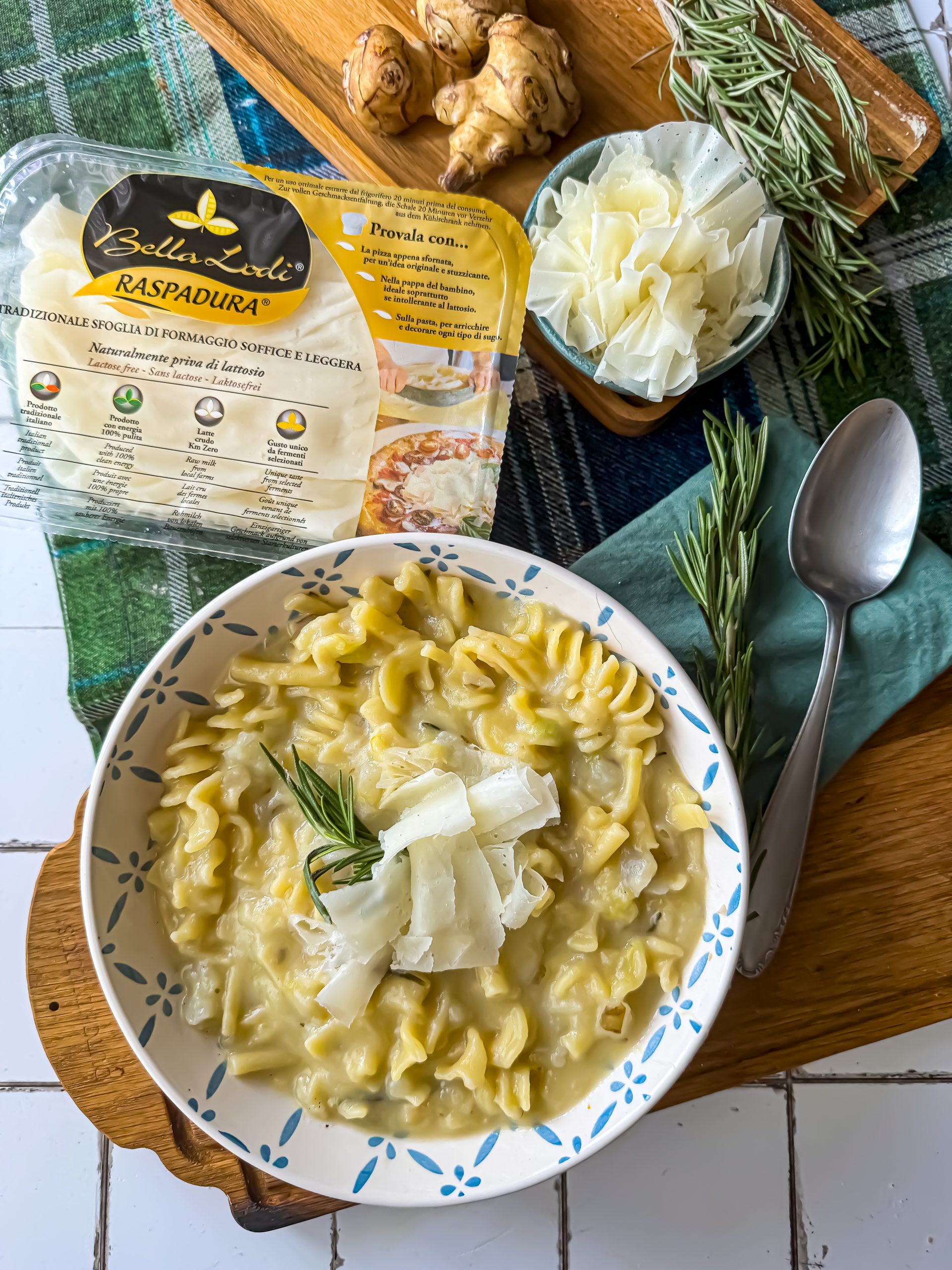 Minestra cremosa di pasta con topinambur e Raspadura Bella Lodi