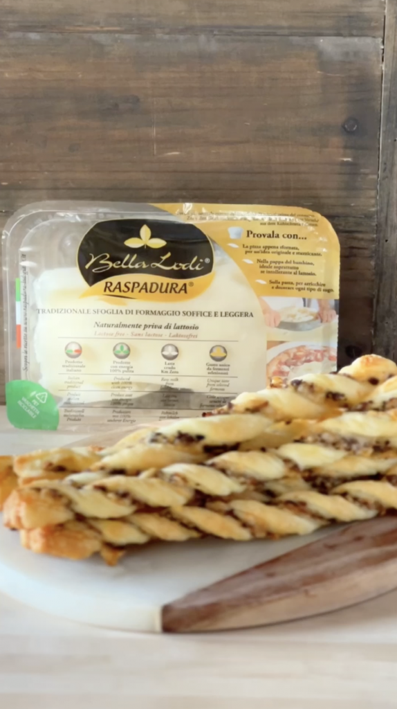 Sfogliatine aperitive con funghi e Raspadura Bella Lodi