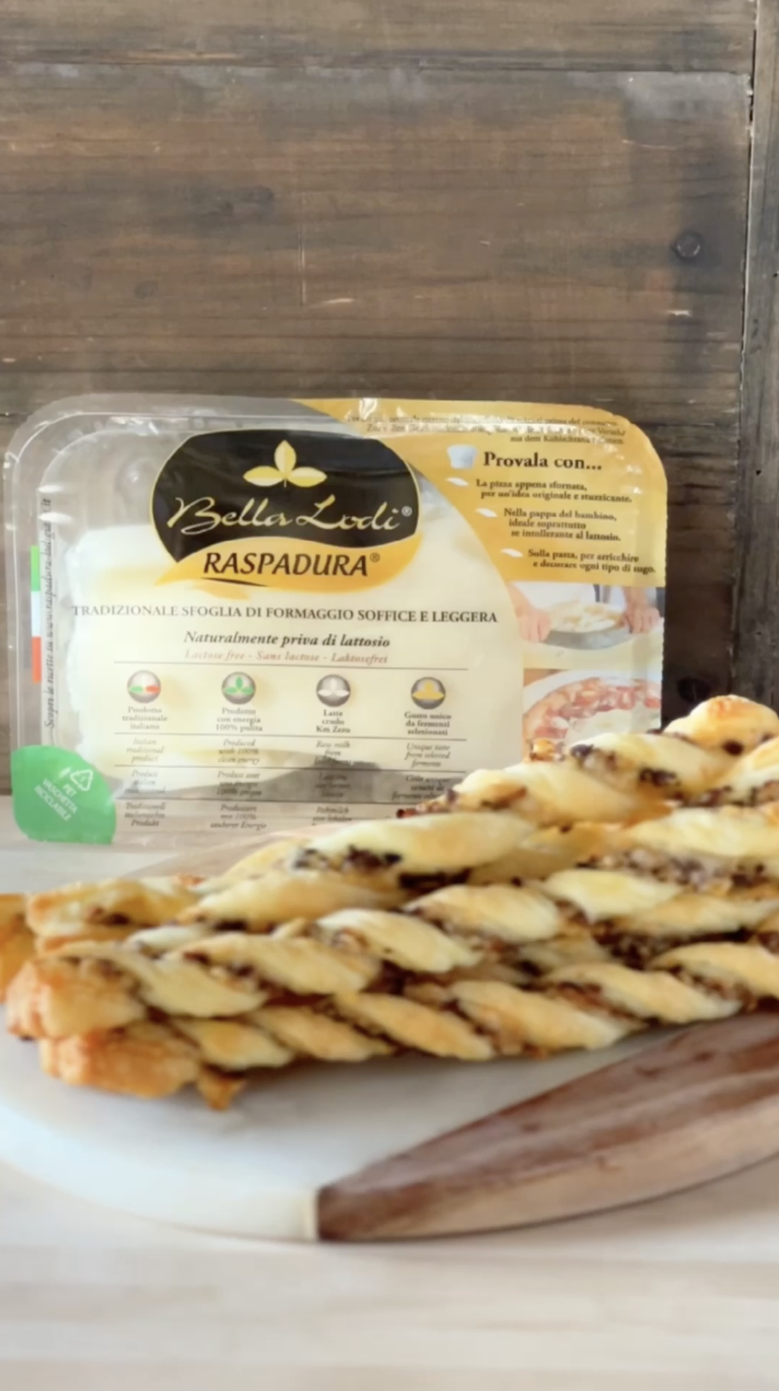 Sfogliatine aperitive con funghi e Raspadura Bella Lodi