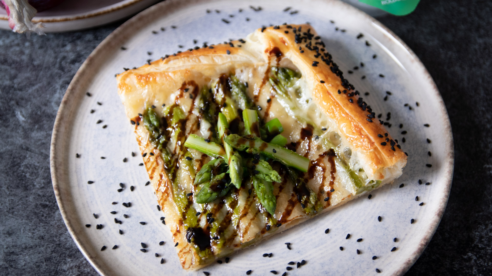 Torta salata con asparagi al balsamico e Raspadura Bella Lodi