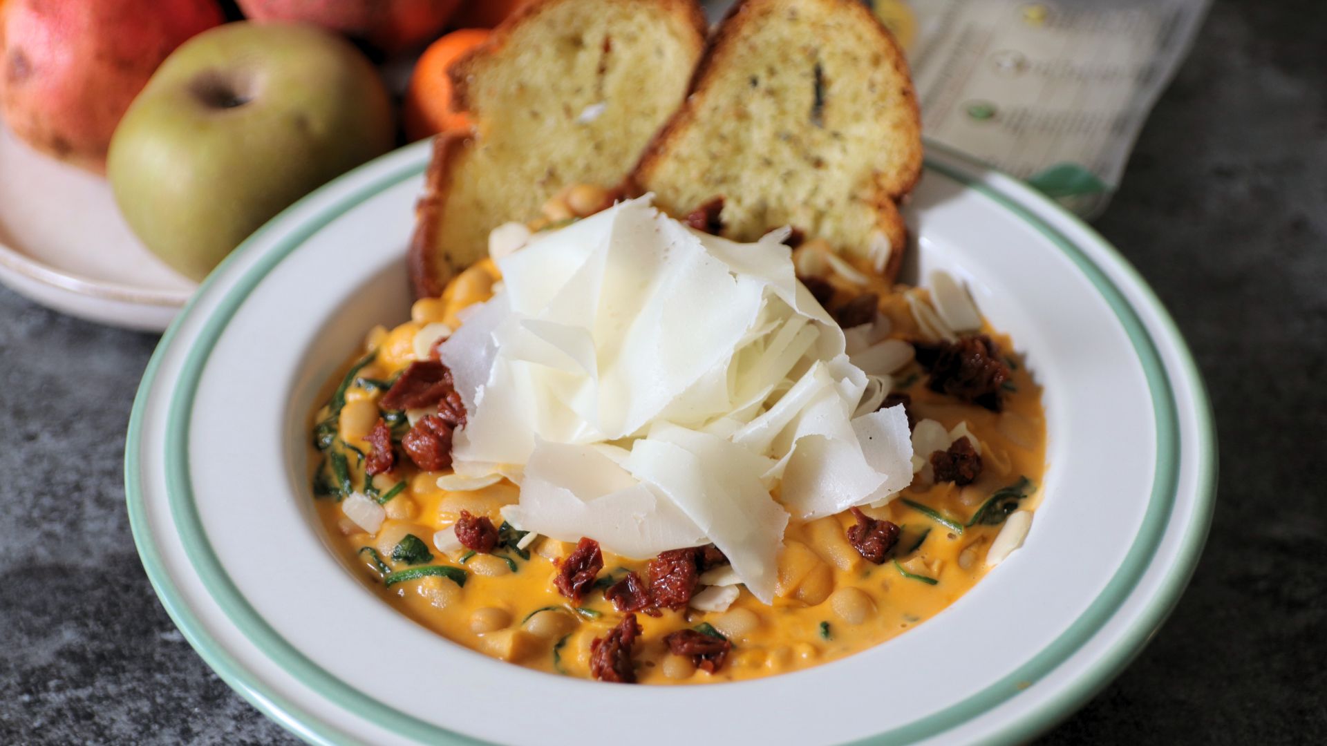 Fagioli cremosi con spinaci e Raspadura Bella Lodi