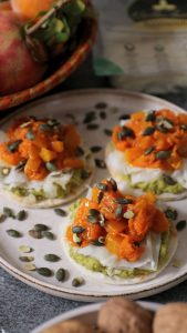 Tartine alla zucca con crema di piselli e Raspadura