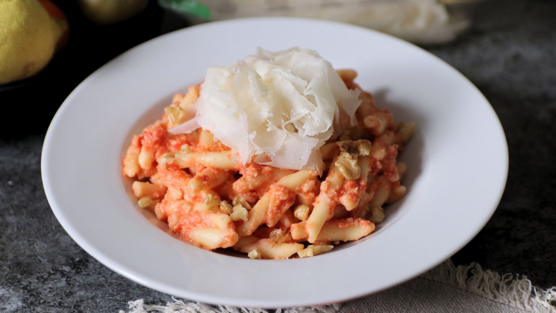 Fusilli freschi al pomodoro e Raspadura Bella Lodi