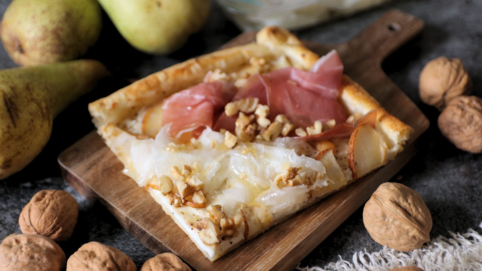 Torta salata con pere, prosciutto crudo e Raspadura Bella Lodi