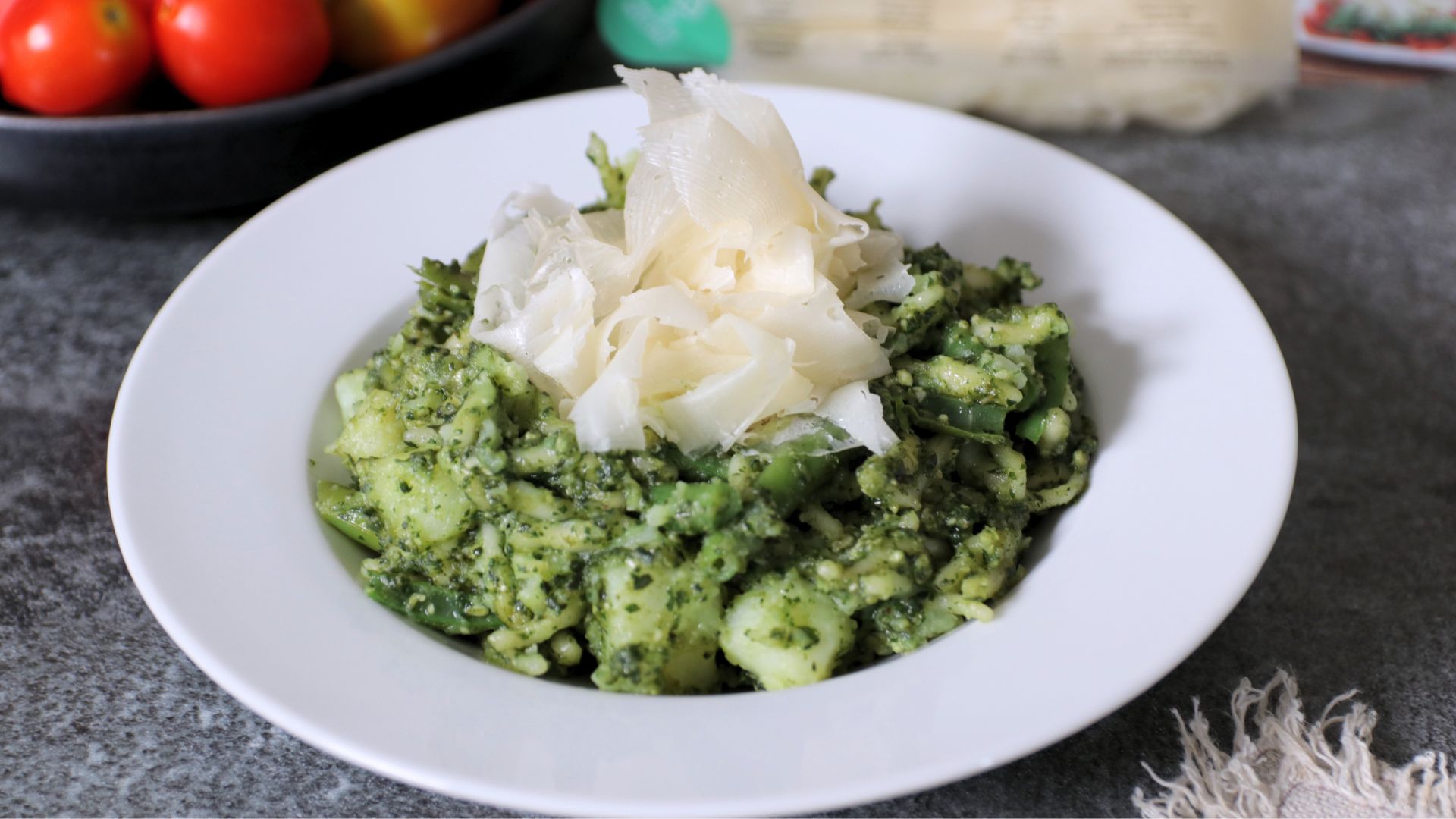 Trofie con patate, fagiolini e Raspadura Bella Lodi