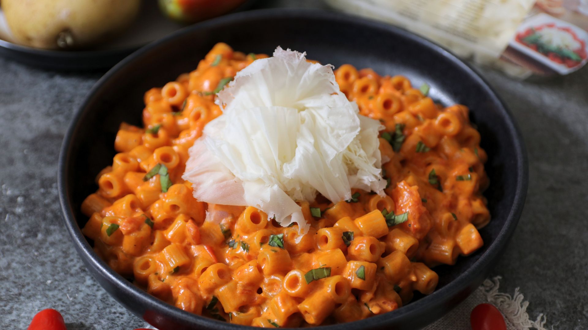 Ditali cremosi al pomodoro con Raspadura Bella Lodi