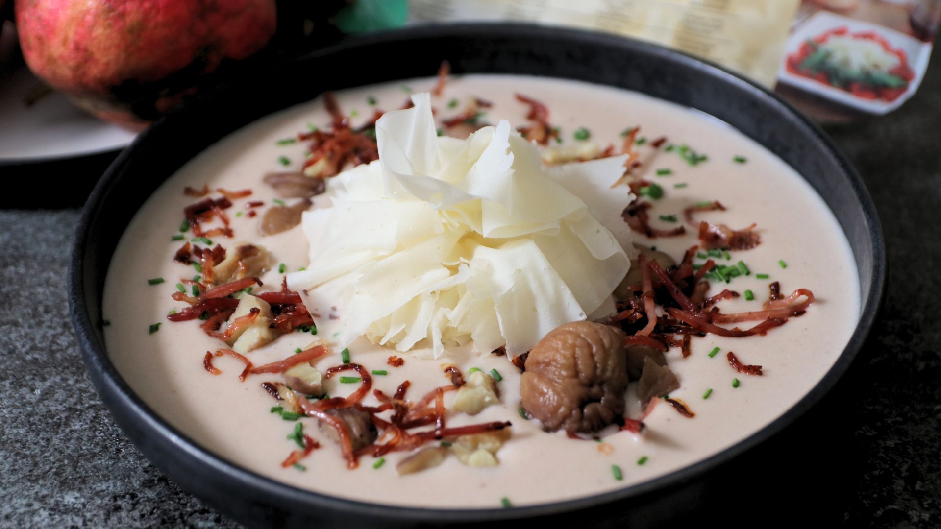 Crema di patate e castagne con speck croccante e Raspadura Bella Lodi