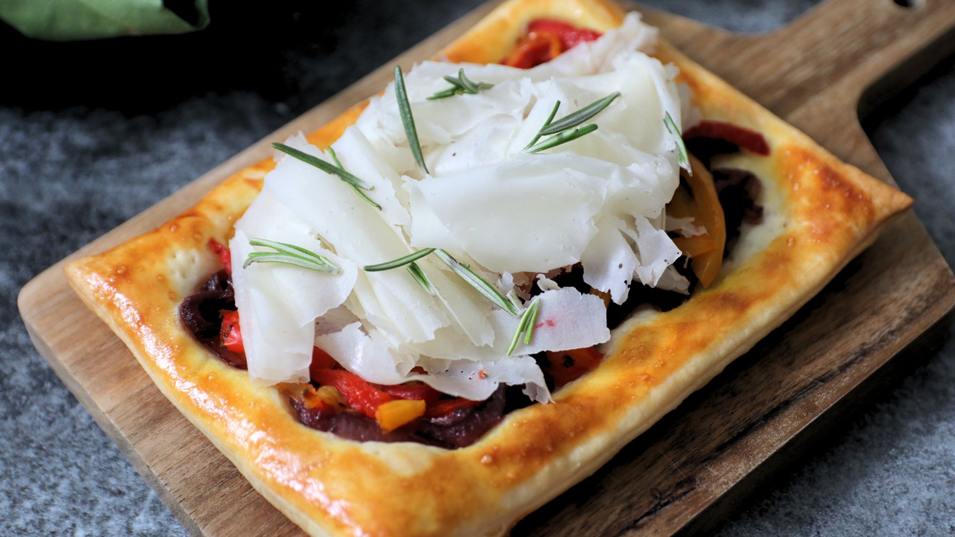 Sfoglie ai peperoni grigliati, cipolle al Porto e Raspadura Bella Lodi