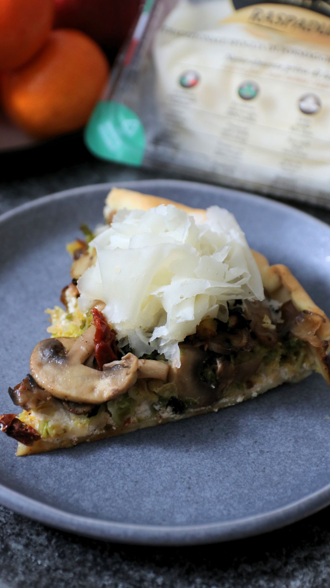 Torta salata con ricotta, verza, funghi e Raspadura Bella Lodi