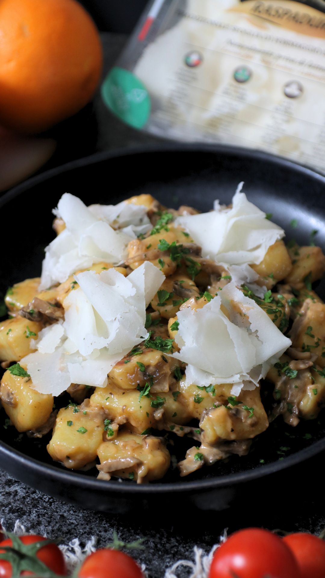 Gnocchi dorati ai funghi, timo e Raspadura Bella Lodi