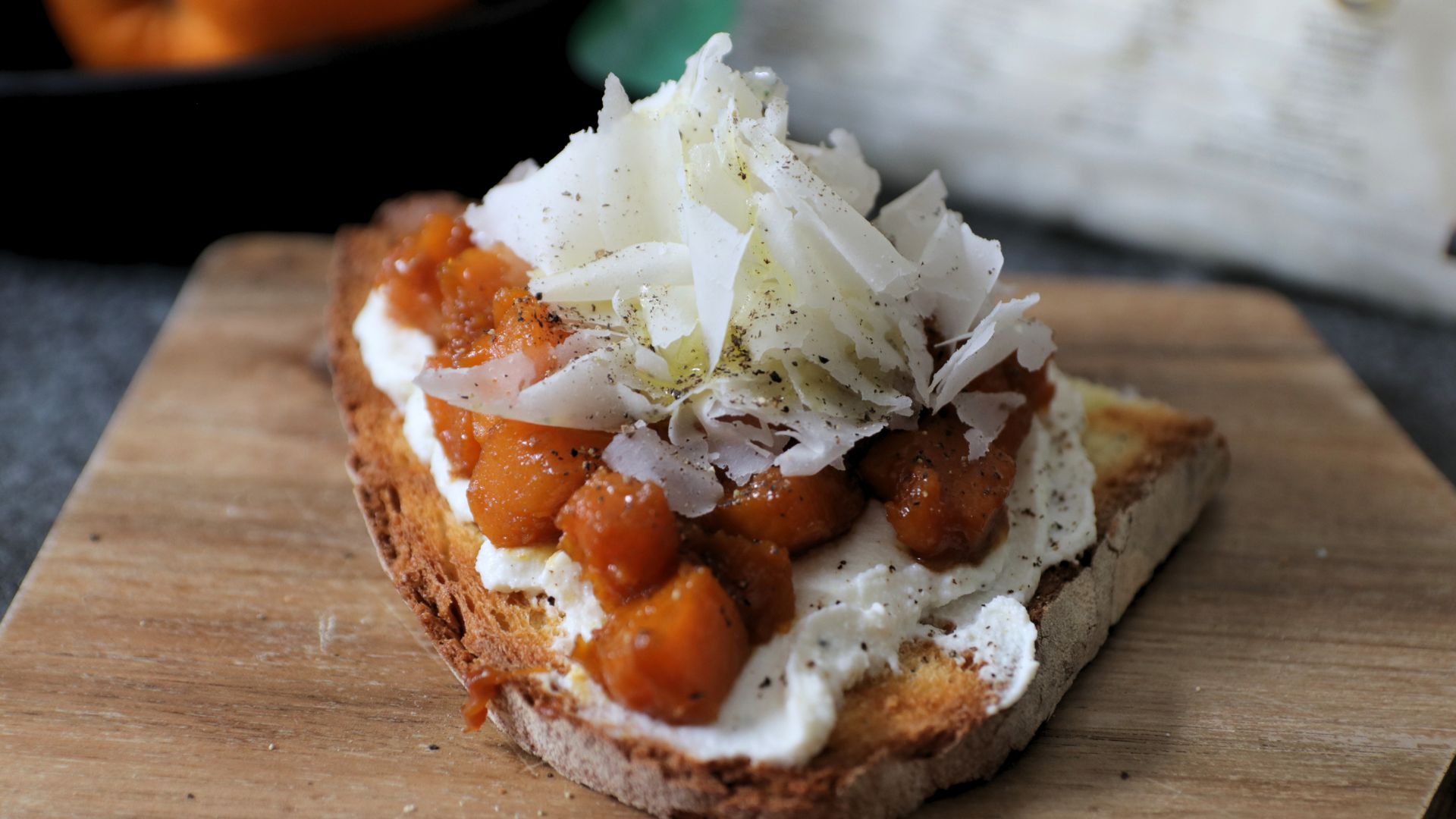 Crostone con zucca al balsamico e Raspadura Bella Lodi