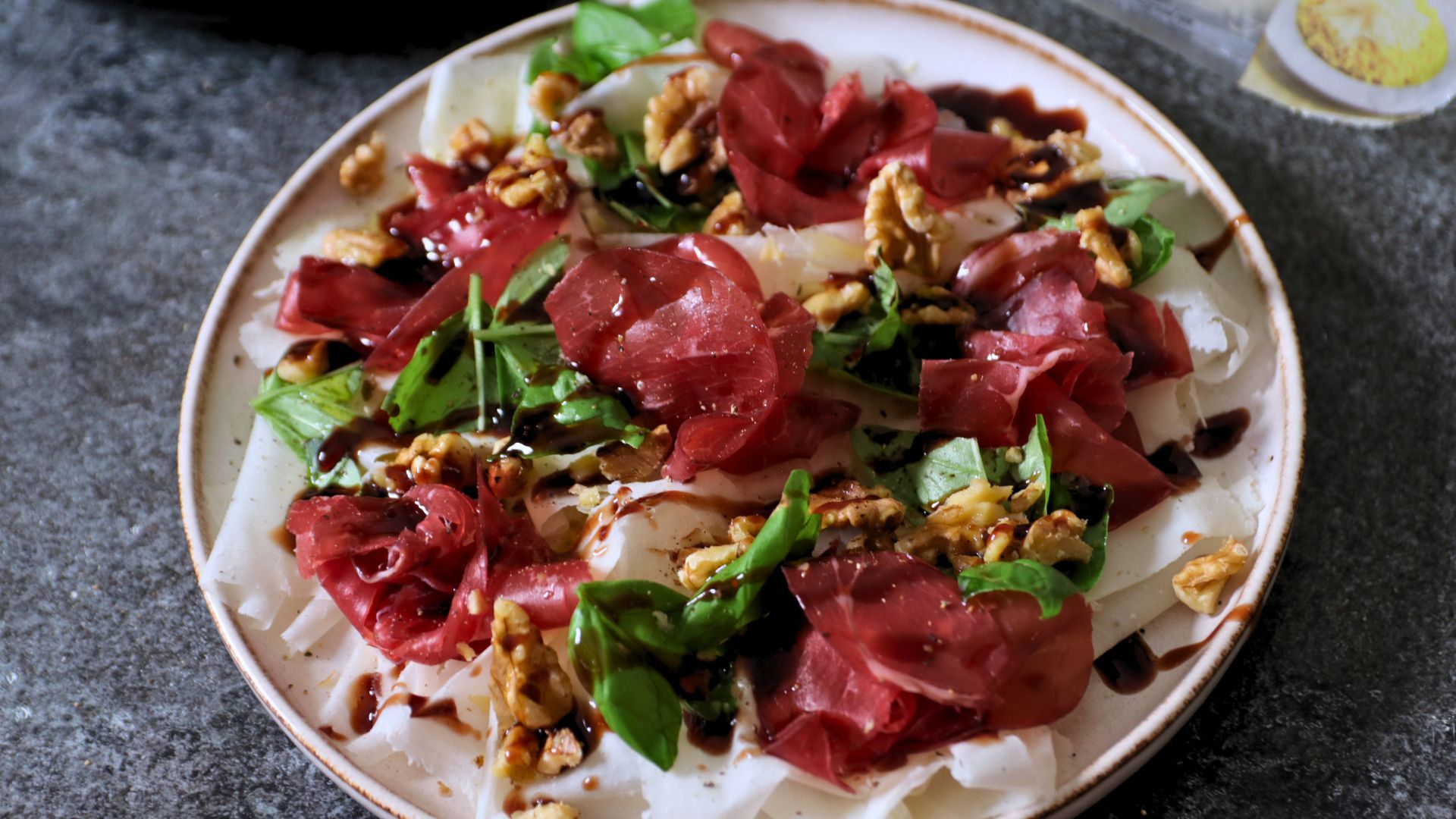 Raspadura Bella Lodi con bresaola, noci e glassa balsamica