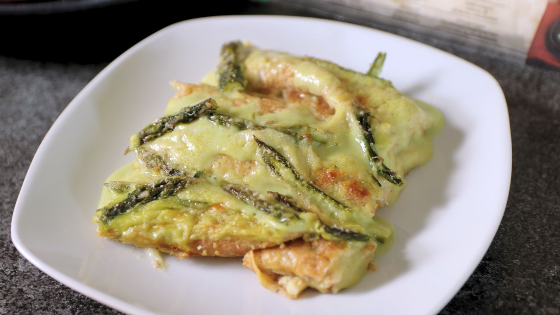 Crespelle agli asparagi con Raspadura Bella Lodi