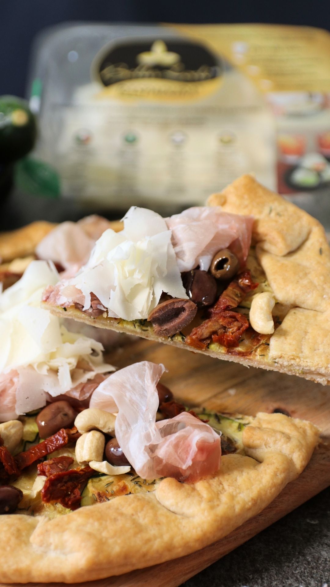Torta salata con zucchine, pomodori secchi e Raspadura Bella Lodi